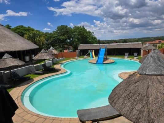 Beverly Hills Lodge - Swimming pool