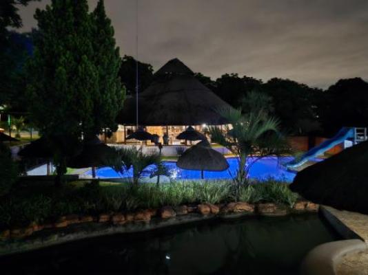 Beverly Hills Lodge - Property / Building