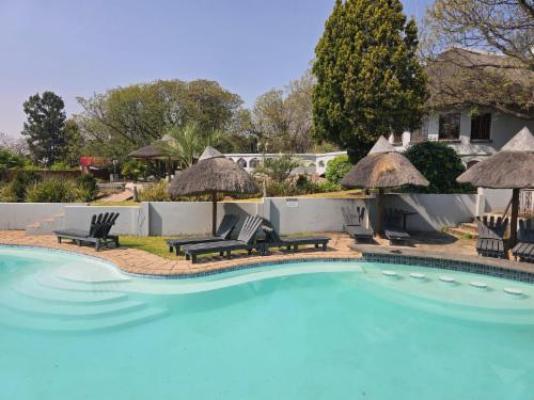 Beverly Hills Lodge - Swimming pool
