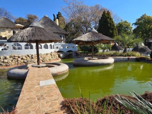 Beverly Hills Lodge - Garden