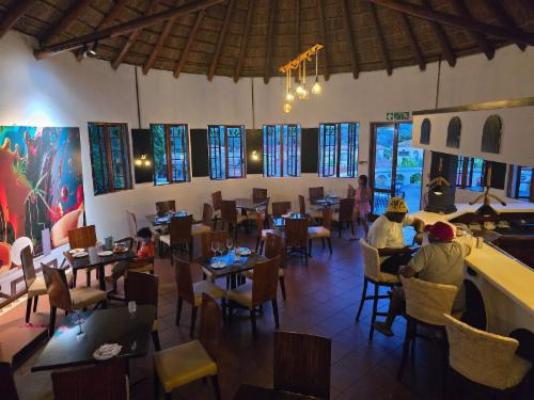 Beverly Hills Lodge - Dining area
