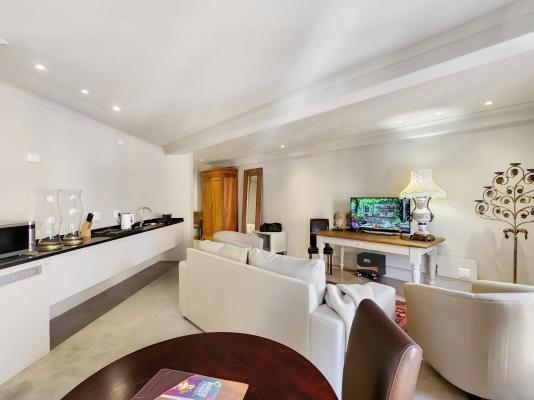 Rouge on Rose Boutique Hotel - 262600