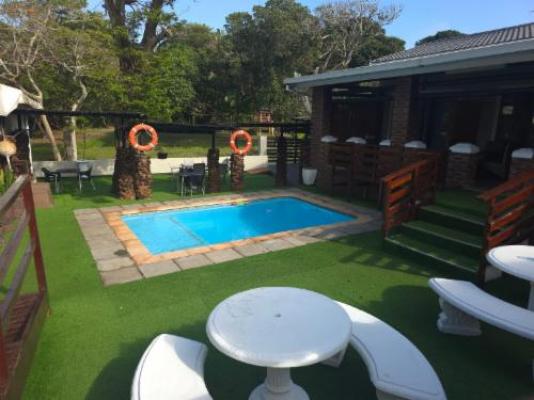 B Cubed Lodge and Restaurant - Swimming pool