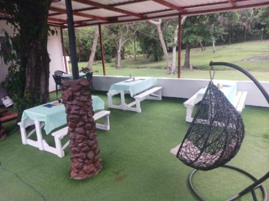 B Cubed Lodge and Restaurant - Garden