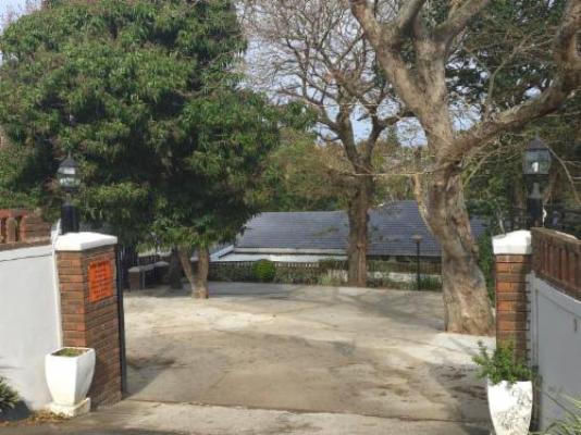 B Cubed Lodge and Restaurant - Facade or entrance