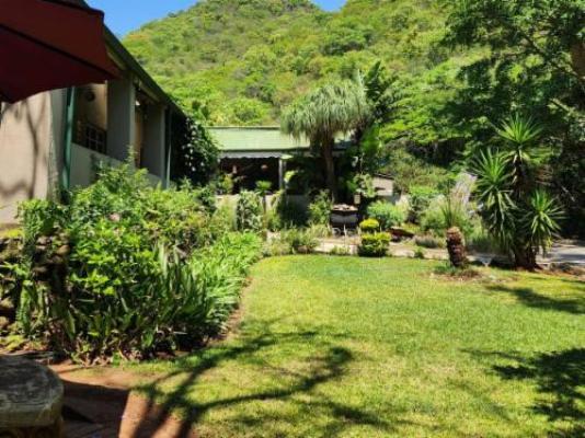 Fountain Baths Guest Cottages - Facade or entrance