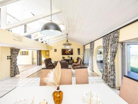 Kwa-Mntungwa BnB - Living Room