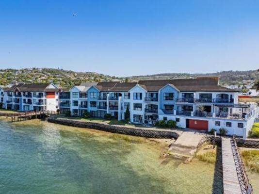 Laguna Grove Waterfront Living - Property / Building