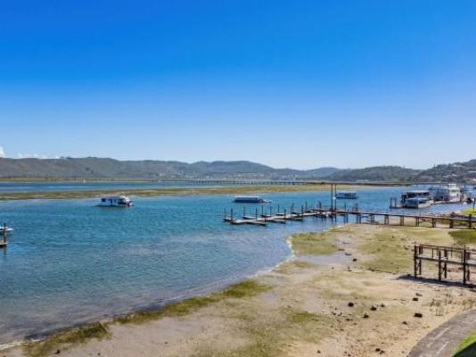 Laguna Grove Waterfront Living - Lake view