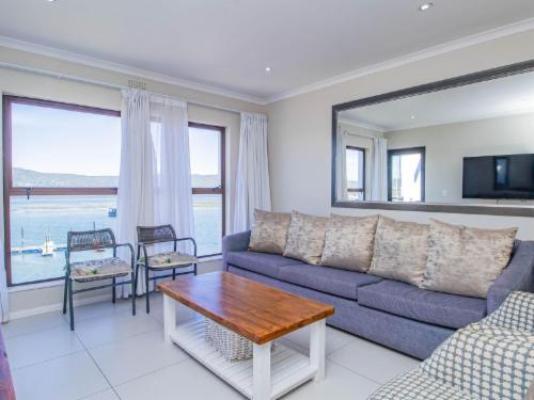 Laguna Grove Waterfront Living - Living Room