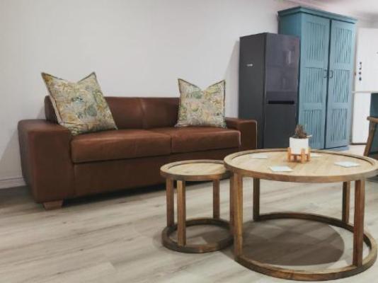 Mia Nina - Decorative detail