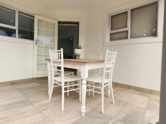 Mia Nina - Seating area