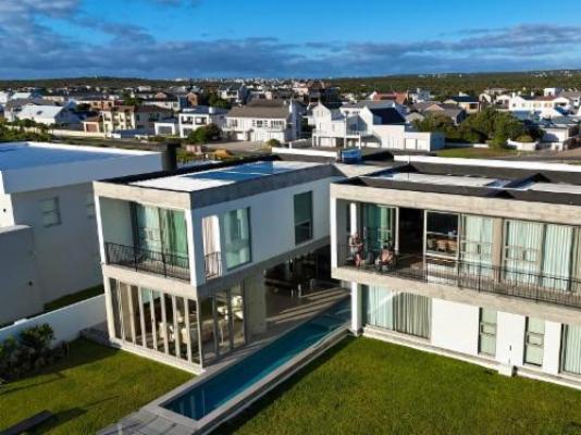 Sonvanger Villa Struisbaai - Property / Building
