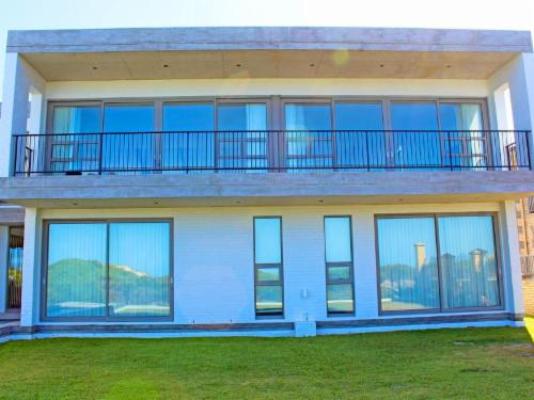 Sonvanger Villa Struisbaai - Facade or entrance