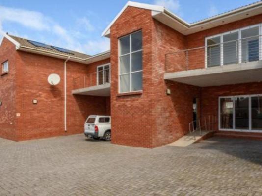 Whales Way Lodge - Property / Building