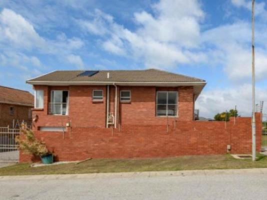 Whales Way Lodge - Property / Building