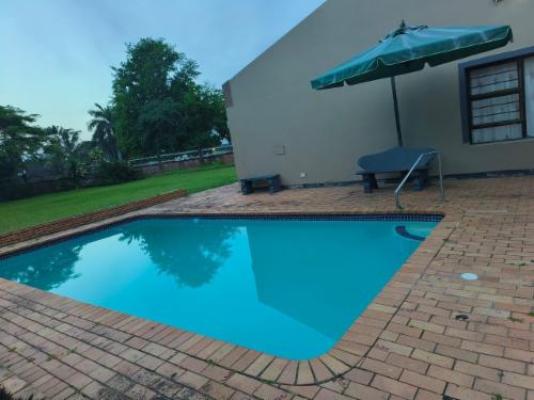 Masithandane Lodge - Pool view