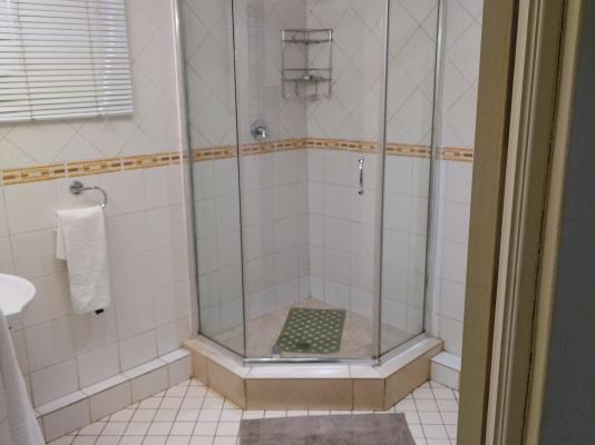 Queen's Place Apartments - 263931