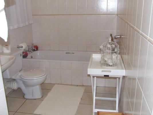 Doves Nest Guest House - 264152
