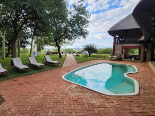 Hemelgrond - Swimming pool