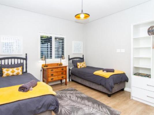 Durbanville Self Catering Apartments - Photo of the whole room