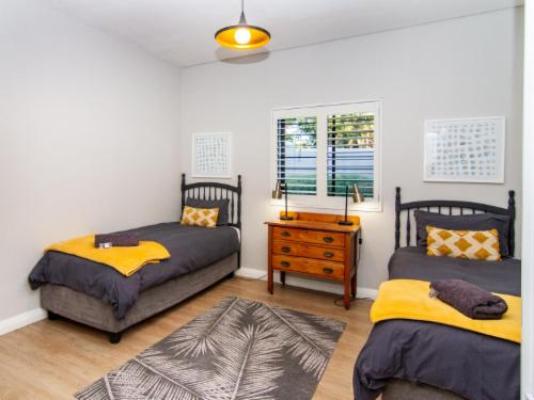 Durbanville Self Catering Apartments - Photo of the whole room