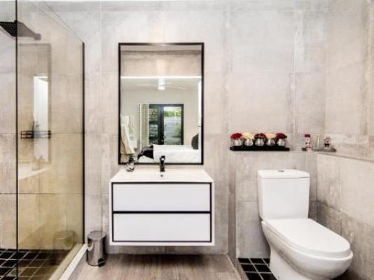 Durbanville Self Catering Apartments - Bathroom