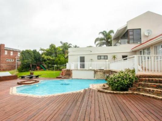 Clearview Estuary Apartments - Pool view