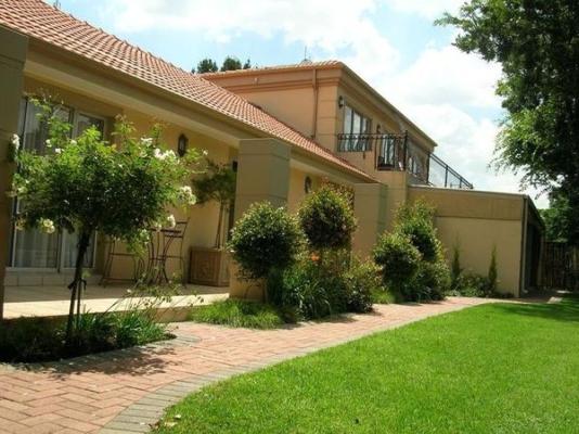 Elizabeth Lodge - 264362