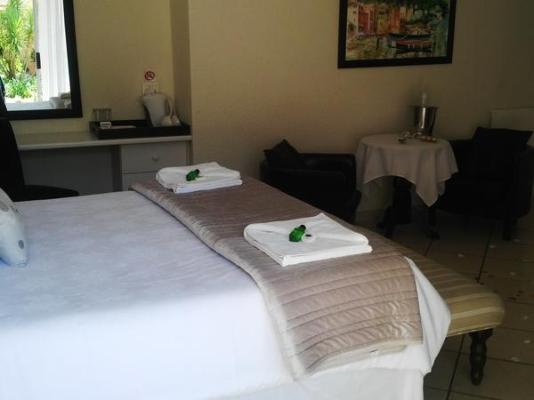 Elizabeth Lodge - 264366