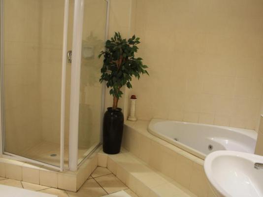 Elizabeth Lodge - 264368