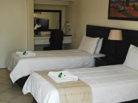 Elizabeth Lodge - 264370