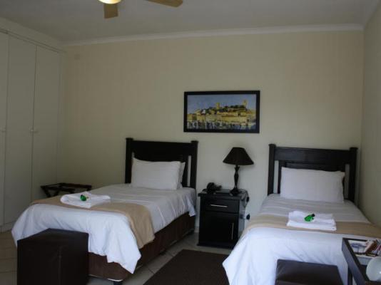 Elizabeth Lodge - 264373