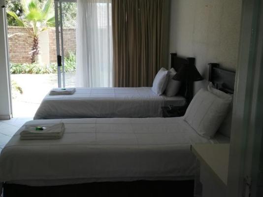 Elizabeth Lodge - 264375