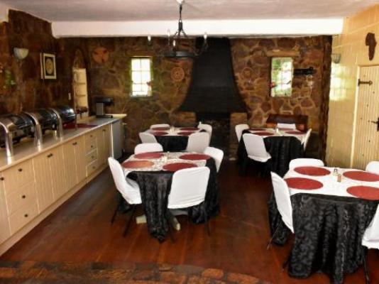 Gender Links Cottages - Breakfast area