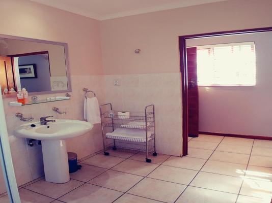 Room image 3