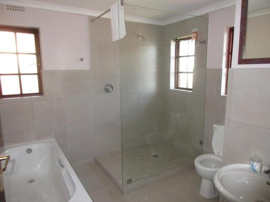 Room image 3