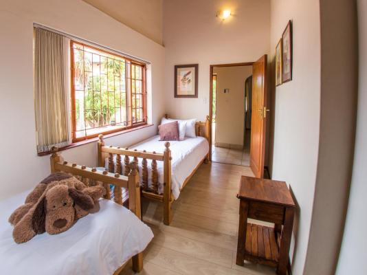 Room image 4