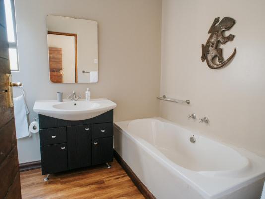 Cozy in Jozi Accommodation - 265236