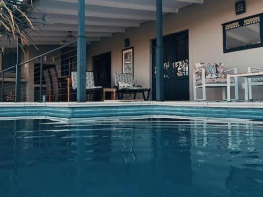 Oolyfie - Pool view