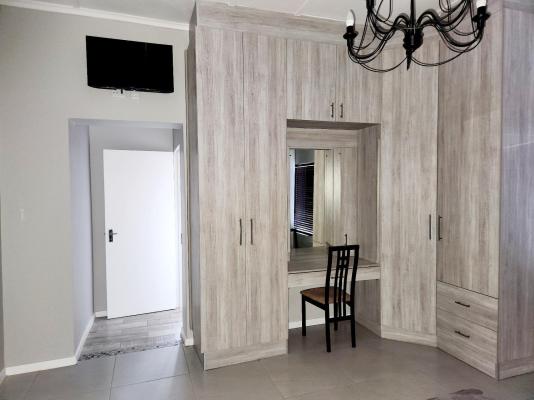Room image 3