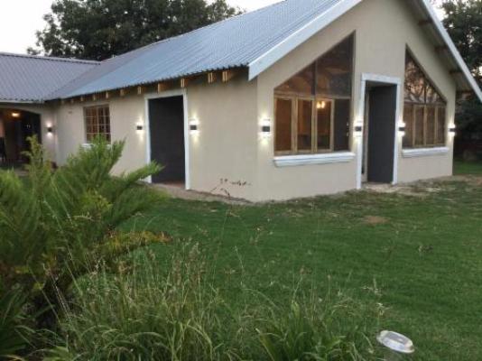 Inkosana Berg Lodge - Facade or entrance