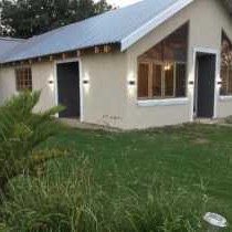 Inkosana Berg Lodge - Facade or entrance