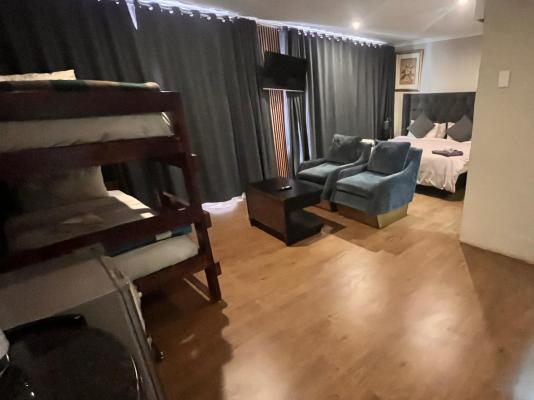 Room image 4