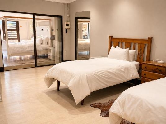 Room image 2