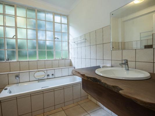 Room image 1