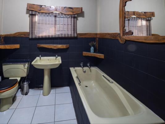 Room image 4