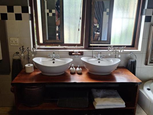 Room image 3