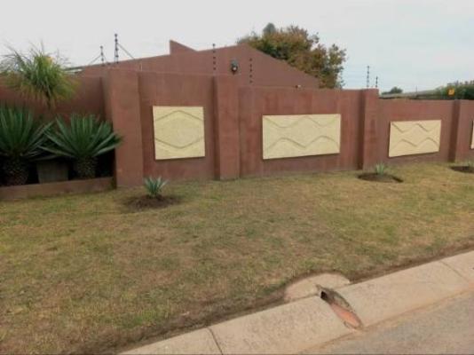 Liyoli Guest House - Street view