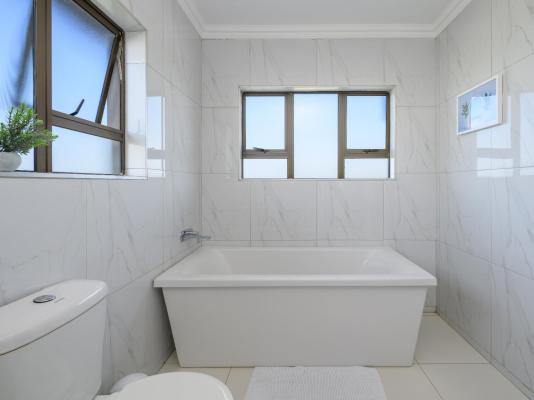 Room image 1